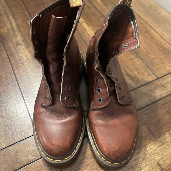 Vintage Dr. Martens Made in England 1460 8-Eye Boots Brown Leather Women’s 7 - Picture 7 of 16